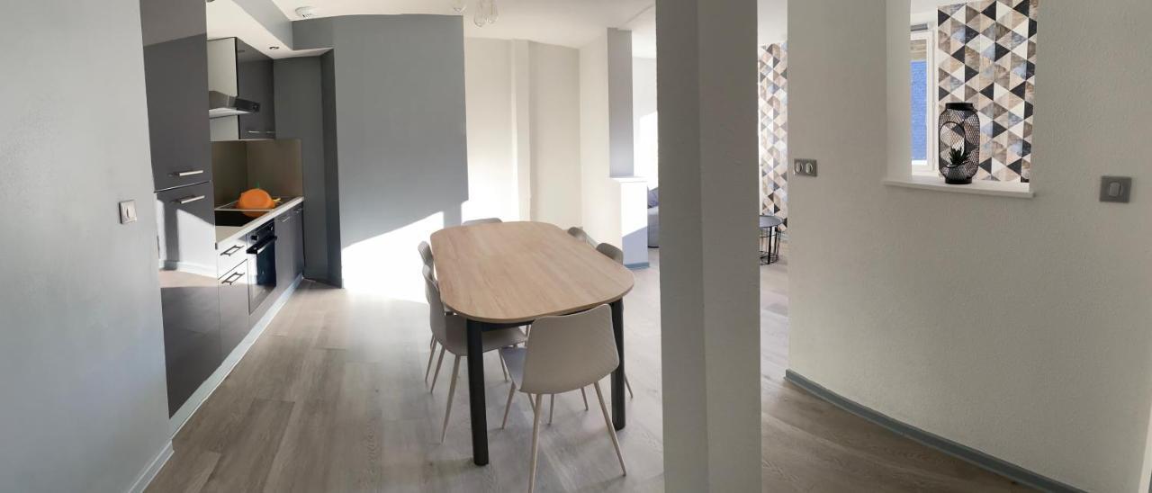 Résidence avec un T3 un T2 et un STUDIO en Centre Ville d Argelès-Gazost Exterior foto